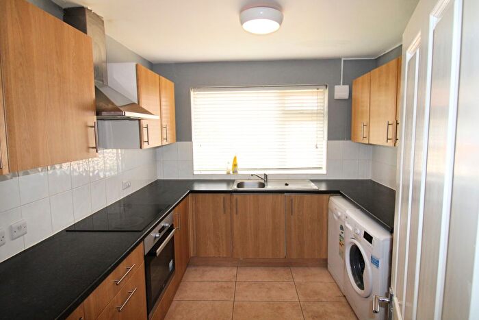 3 Bedroom Flat To Rent In Strode Street, Egham, TW20