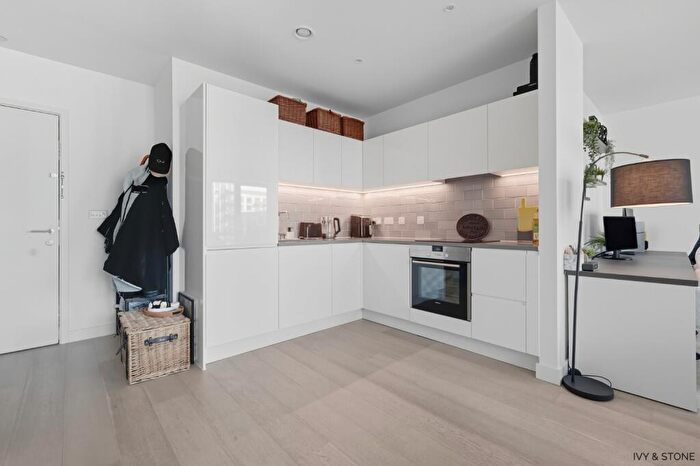 1 Bedroom Apartment For Sale In Regalia Close, London, Greater London, E16