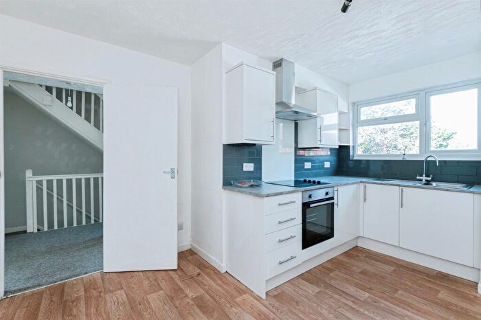 3 Bedroom Flat For Sale In Victoria Road, Ferndown, BH22