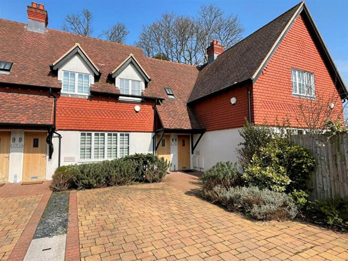 2 Bedroom Flat To Rent In Queens Court, Queens Close, Walton On The Hill, KT20