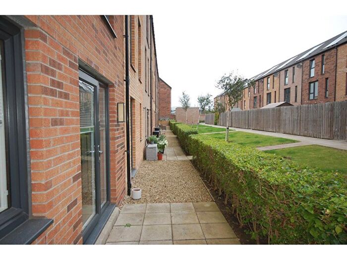 2 Bedroom Flat To Rent In Adamslaw Place, Edinburgh, EH15