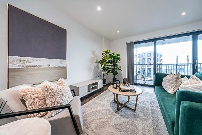 2 Bedroom Apartment To Rent In Watteau Square, Croydon, London, CR0