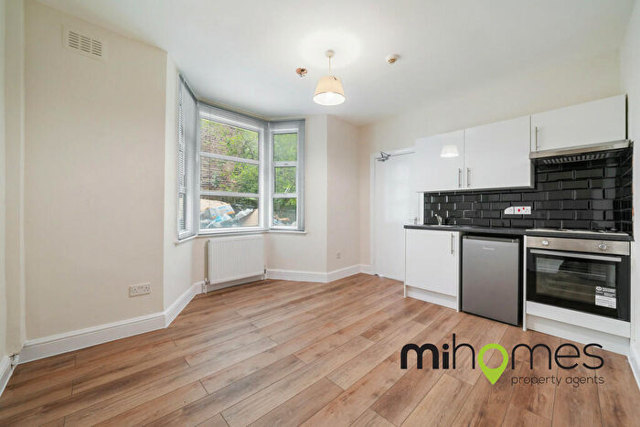 Studio To Rent In Wightman Road, London, N8