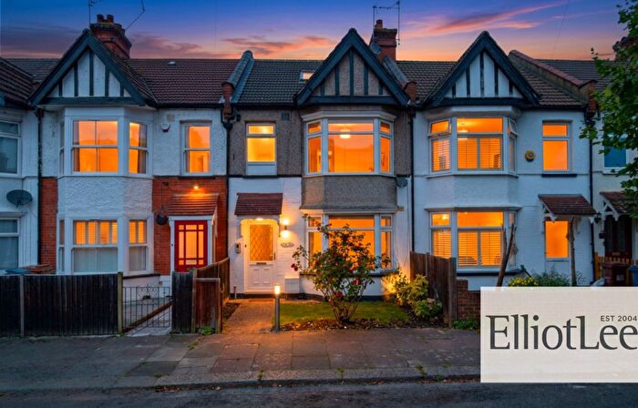 2 Bedroom Maisonette To Rent In Heath Road, Harrow, HA1