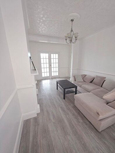 3 Bedroom Semi-Detached House For Sale In South Ockendon, RM15