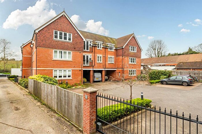 2 Bedroom Apartment For Sale In Waterhouse Lane, Kingswood, KT20