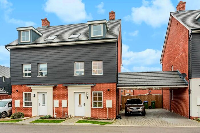 3 Bedroom Town House To Rent In Kingsbrook Development, Aylesbury HP22