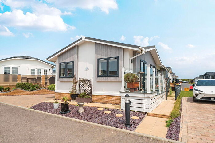 2 Bedroom Park Home For Sale In Solent Grange, Milford-on-Sea, Lymington, Hampshire, SO41