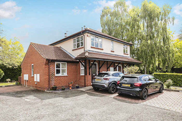 2 Bedroom Flat To Rent In Emerton Garth, Northchurch, Berkhamsted, HP4