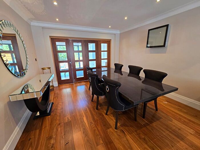4 Bedroom Flat To Rent In Wentworth Avenue, London, N3