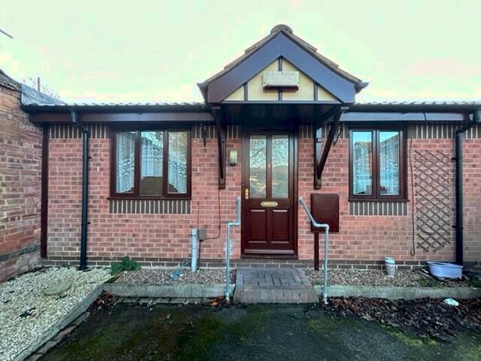 2 Bedroom Bungalow To Rent In Black Swan Close, NG5