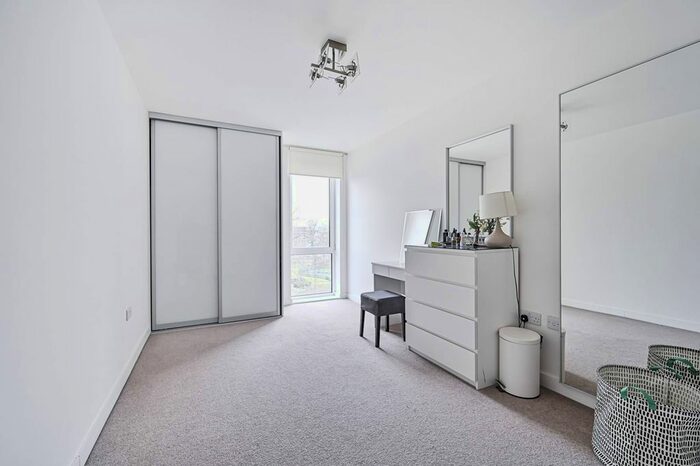 3 Bedroom Flat To Rent In Duckett Street, Stepney, London, E1