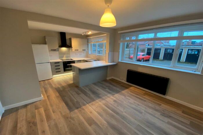 1 Bedroom Flat To Rent In Park Street, Beeston, NG9