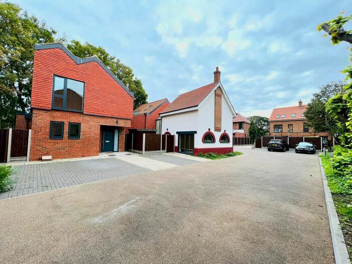 3 Bedroom Detached House To Rent In Aldersbrook Road, London, E12