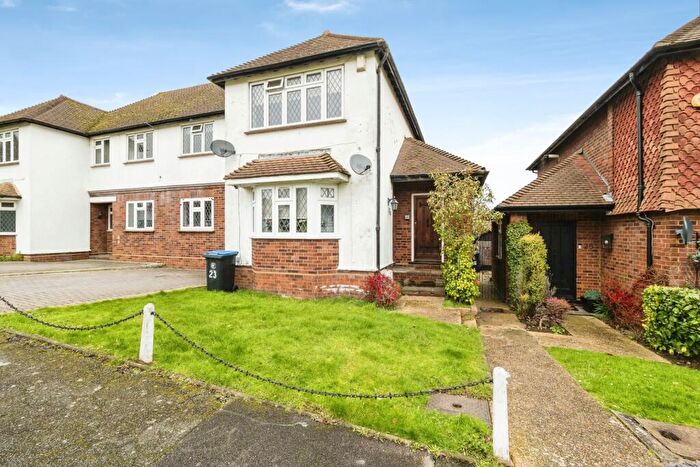 2 Bedroom Maisonette For Sale In Warren Court, Chigwell, Essex, IG7