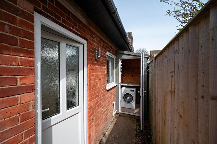 1 Bedroom Property To Rent In Saltmarsh Lane, Hayling Island, PO11