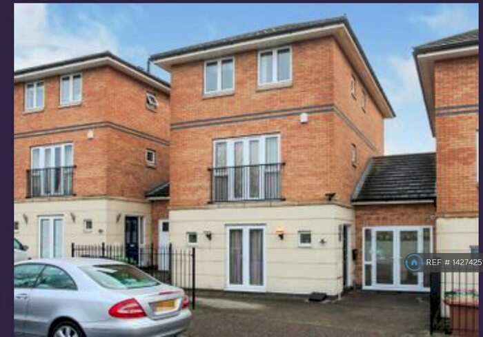 4 Bedroom Semi-Detached House To Rent In Stanton Square, Hampton Hargate, Peterborough, PE7