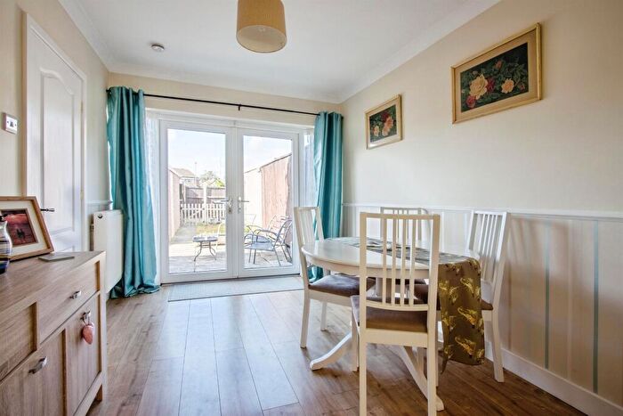 3 Bedroom Terraced House For Sale In Gray Court, Leeds, LS15