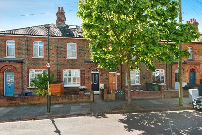 3 Bedroom Terraced House To Rent In Manor Grove, Richmond, TW9