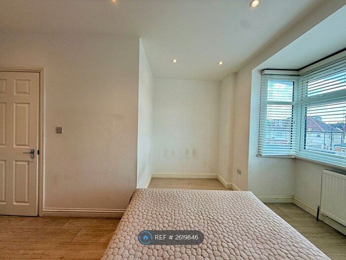 1 Bedroom Flat To Rent In Watford Way, London, NW4
