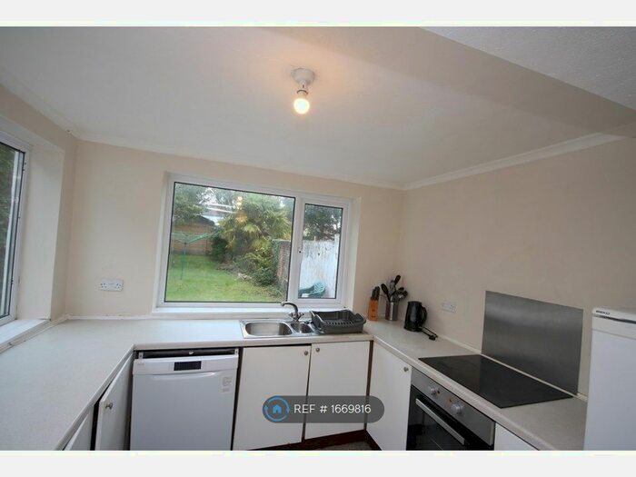 5 Bedroom Semi-Detached House To Rent In Wycliffe Road, Bournemouth, BH9