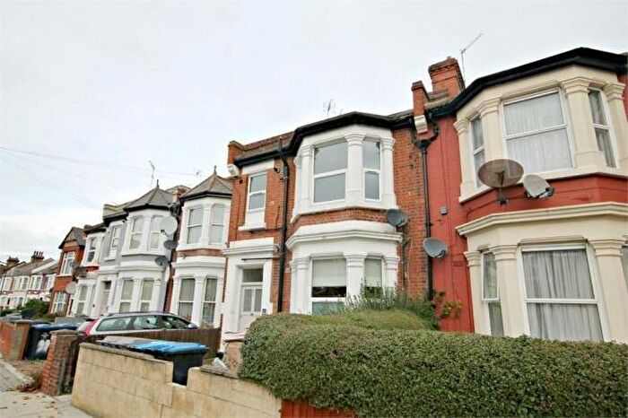 1 Bedroom Flat To Rent In Chapter Road, Willesden Green, NW2