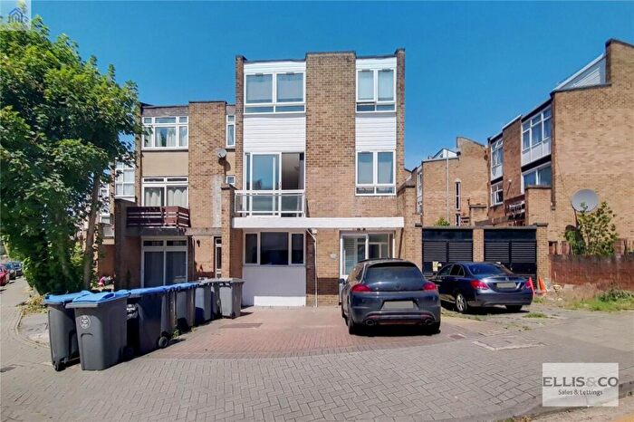 5 Bedroom End Of Terrace House To Rent In Windsor Crescent, Wembley, HA9