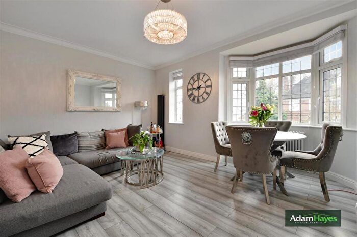 3 Bedroom Apartment For Sale In Woodstock Road, Golders Green, NW11