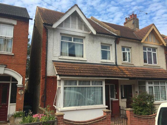 3 Bedroom Semi-Detached House To Rent In Wenham Drive, Westcliff-On-Sea, SS0