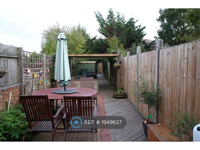 2 Bedroom Terraced House To Rent In High Street, Slough, SL3