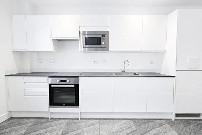 2 Bedroom Flat To Rent In Eastbury Road, Watford, WD19