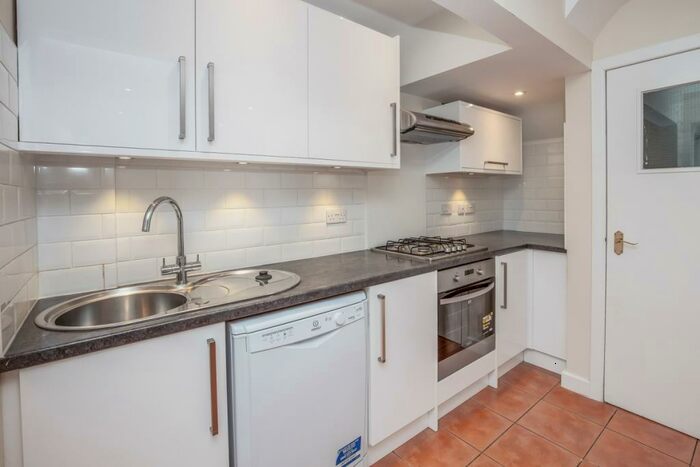 5 Bedroom Semi-Detached House To Rent In Valentia Road, Headington, OX3