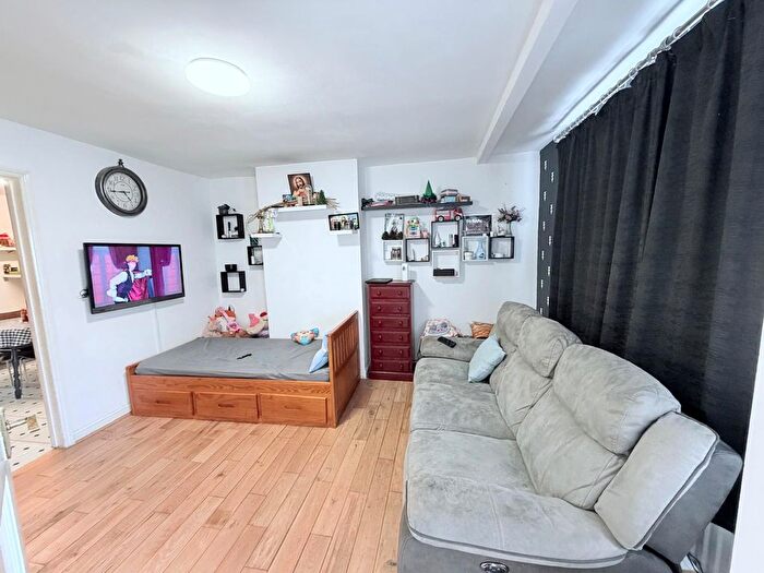 2 Bedroom Terraced House To Rent In Hillingdon Avenue, Staines-Upon-Thames, TW19