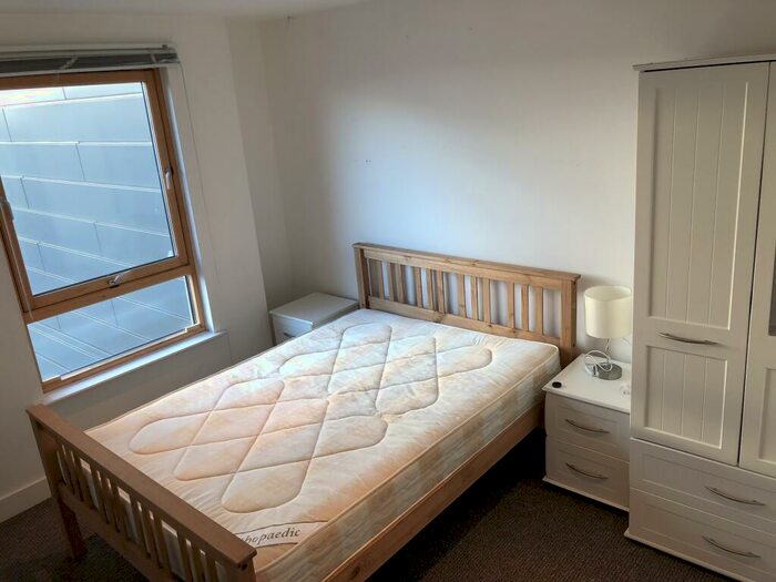 2 Bedroom Apartment To Rent In La Salle Leeds Dock City Centre, LS10