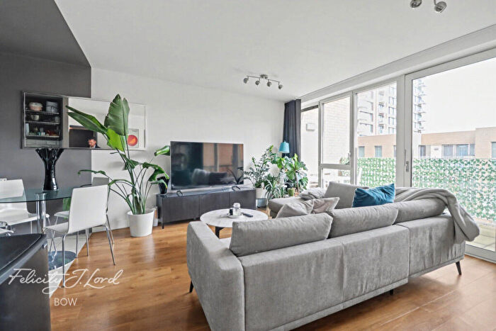 2 Bedroom Flat To Rent In Oxley Square, London, E3