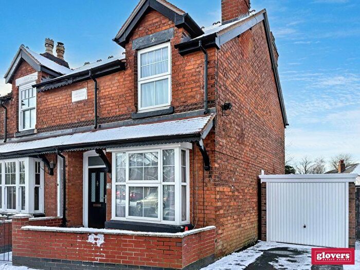 3 Bedroom Semi Detached House For Sale In Grove Road, Kings Heath, Birmingham, B14