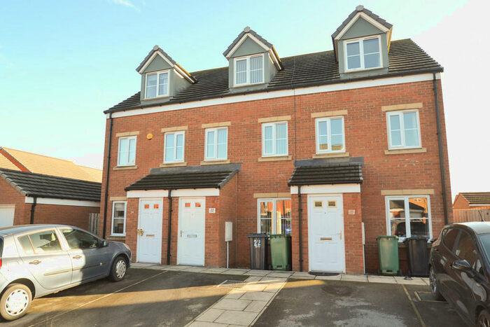 3 Bedroom Town House To Rent In Penwell Garth, Swarcliffe, Leeds, LS14