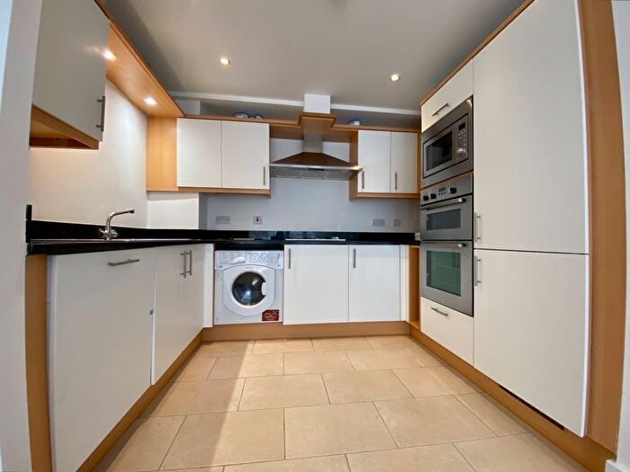 2 Bedroom Flat To Rent In Montway Heights, Montague Road, SW19