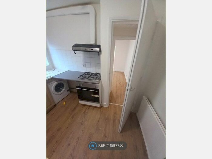 1 Bedroom Flat To Rent In Whittington Road, London, N22
