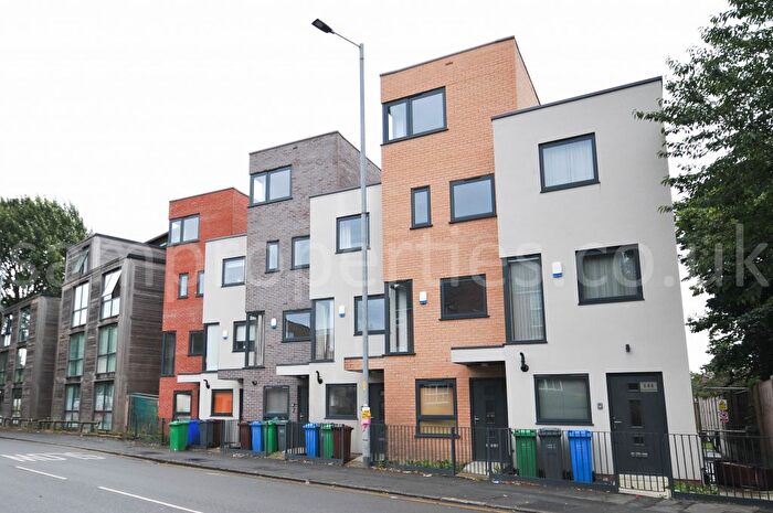 4 Bedroom Town House To Rent In Moss Lane East, Manchester, M16