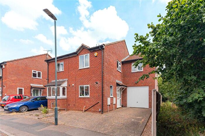 3 Bedroom Semi-Detached House For Sale In Moncrieff Drive, Leamington Spa, Warwickshire, CV31
