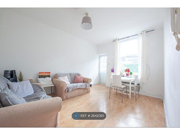3 Bedroom Flat To Rent In St. Pancras Way, London, NW1