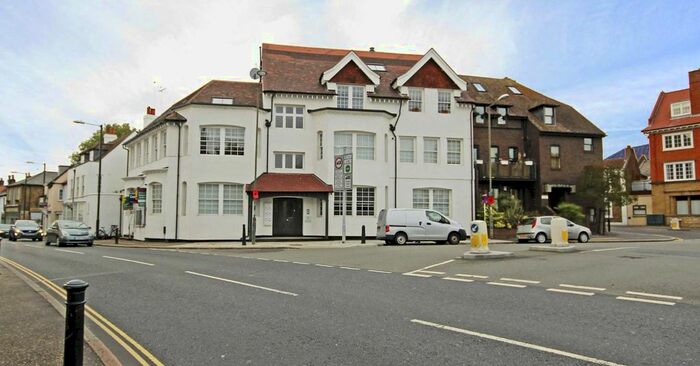 2 Bedroom Flat To Rent In Park Gate Court, High Street, Hampton Hill, Hampton, TW12