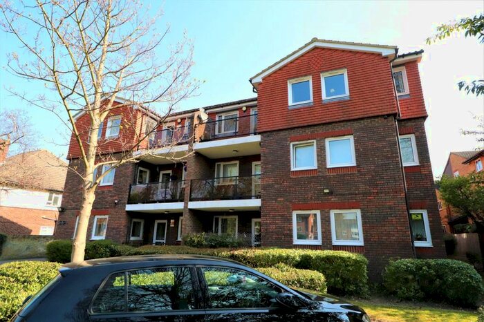 2 Bedroom Flat To Rent In Copers Cope Road, Beckenham, BR3