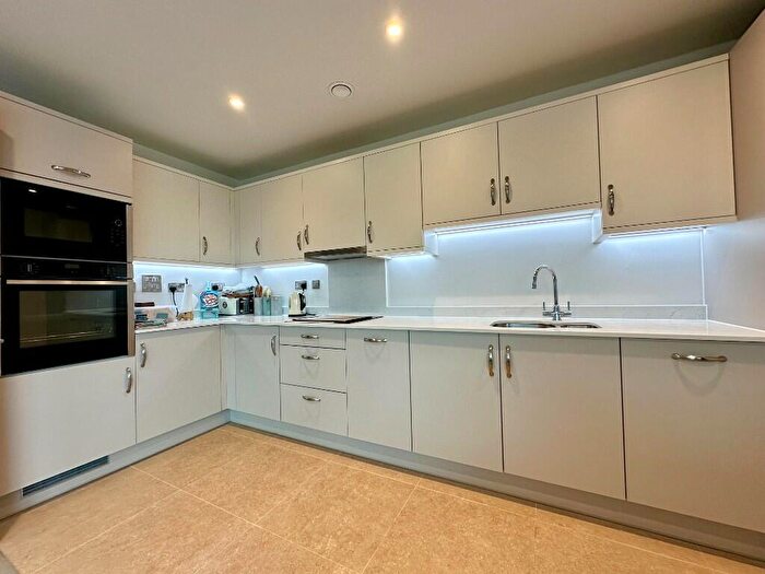 2 Bedroom Apartment For Sale In Fountain Way, Salisbury, Wiltshire, SP2