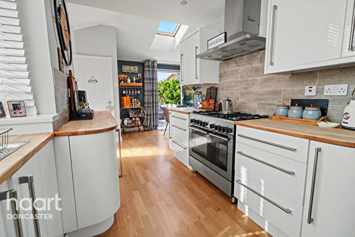 3 Bedroom Semi-Detached House For Sale In Oakhill Road, Wheatley Hills, Doncaster, DN2
