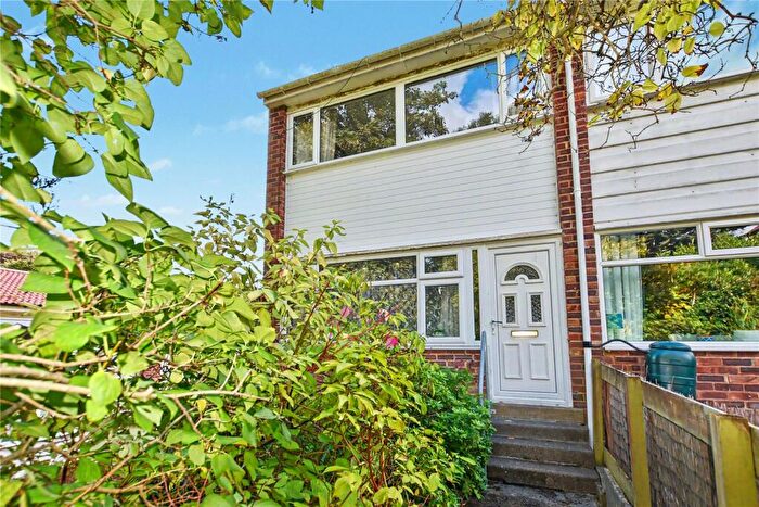3 Bedroom End Of Terrace House For Sale In Gledhow Lane, Leeds, LS7