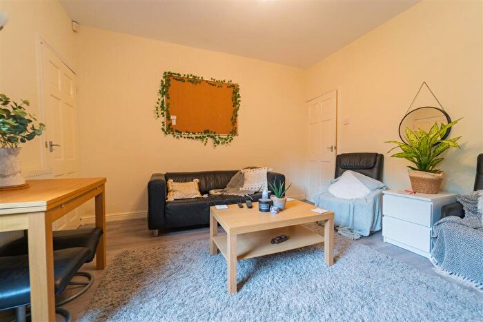 4 Bedroom House To Rent In Tiverton Road, Birmingham, B29