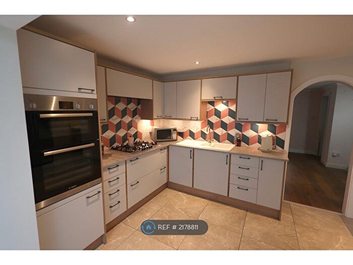 2 Bedroom End Of Terrace House To Rent In Pulleys Lane, Hemel Hempstead, HP1