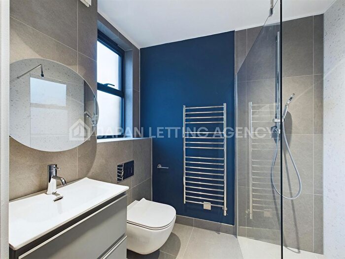 5 Bedroom Semi-Detached House To Rent In The Vale, London, NW11